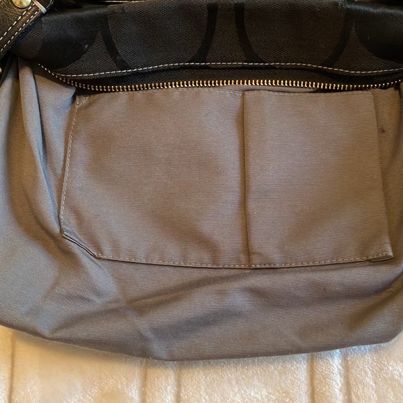 Coach Carly Signature shoulder bag - Picture 9 of 11